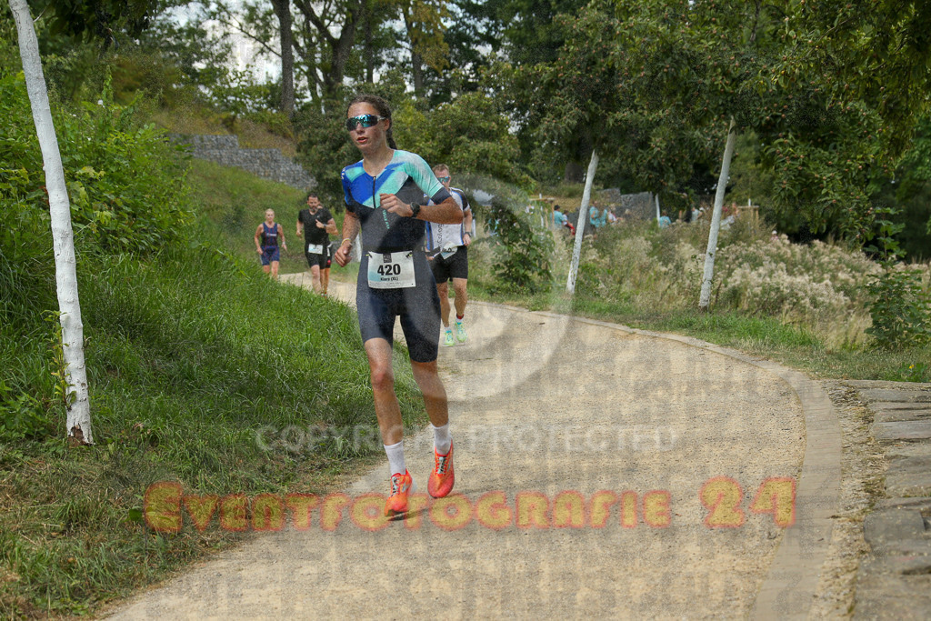 250824_1347_EX1_3671 | Sportfotografie im Rhein-Sieg Kreis, Köln, Bonn, NRW, Rheinland Pfalz, Hessen, etc. Unser Tätigkeitsfeld umfasst den Laufsport vom Volkslauf über den Marathon, Duathlon, Triathon bis zum Ultralauf wie Kölnpfad Ultra oder Schindertrail.