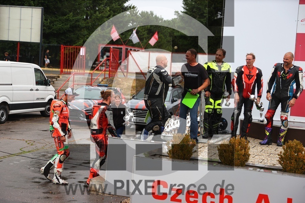 social-20250830_08254 | Schöne Erinnerungen an spannende Momente - das festzuhalten ist unser Job. PIXELrace.de ist seit 2003 auf den Rennstrecken Europas unterwegs um die Action draußen beim Fahren und die wunderbare Stimmung imm Fahrerlager für euch einzufangen.
