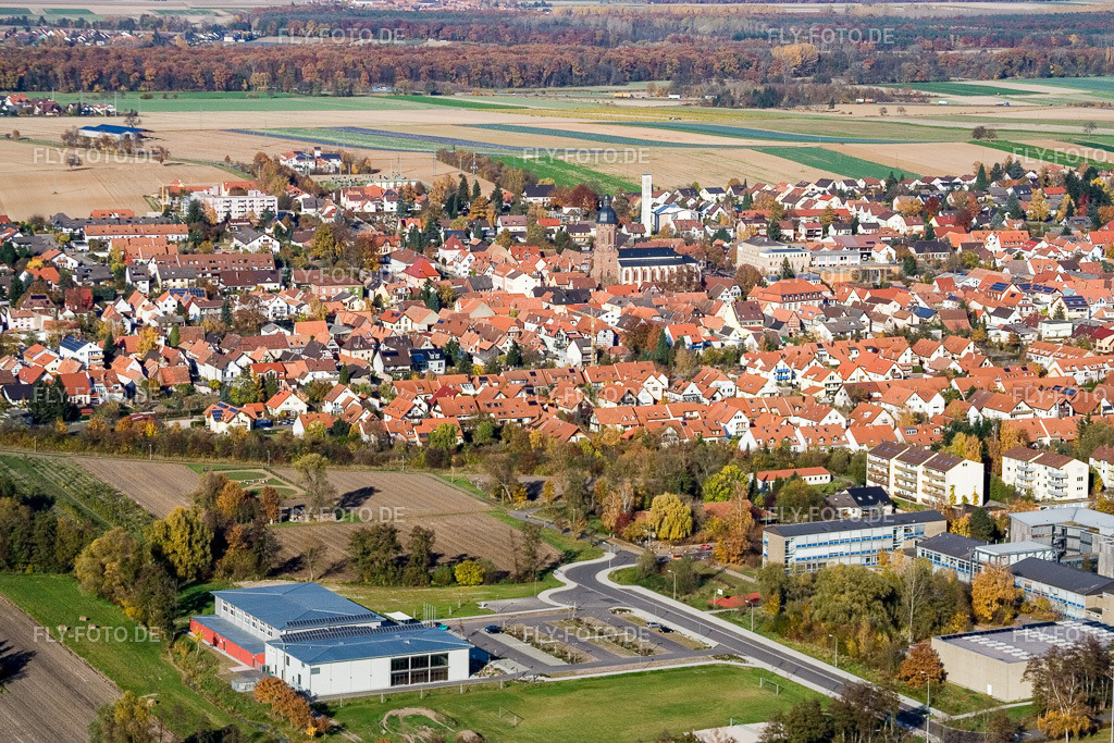 Bienwaldhalle Kandel | Luftbild: Bienwaldhalle Kandel in Kandel im Bundesland Rheinland-Pfalz in Deutschland. Foto: IMG_8895.jpg vom 05.11.2007 durch Werner Riehm/FLY-FOTO.de - Realisiert mit Pictrs.com