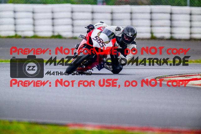 MaZZes_FotoMatrix_240910_6007705_2-320 | WEISS