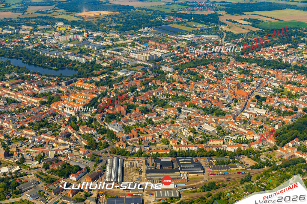 Vs Google Maps Stendal - Die Luftaufnahme wurde 2025 vom UL-Flugzeug heraus erstellt ( keine Drohnenaufnahme ) - Hochauflösende Luftaufnahme - für Wandbilder und großformatige Ausdrucke geeignet. Das besondere Geschenk!Hier alle&nbsp;Infos zur Lizenzierung der LuftaufnahmeWir fliegen auch dieses Jahr wieder in Ihre Region um Luftbilder zu erstellen.- Luftbild anfragen