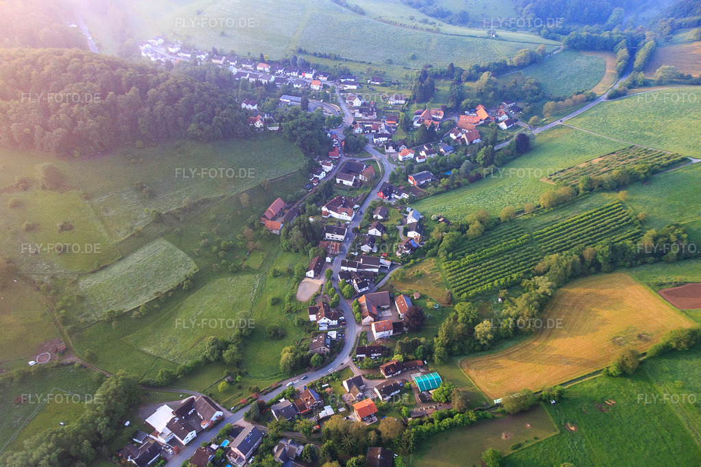 Luftbild: Felsbergstr im Ortsteil Balkhausen in Seeheim-Jugenheim im Bundesland Hessen in Deutschland. Foto: IMG_089166.jpg vom 25.05.2016 durch Werner Riehm/FLY-FOTO.de
