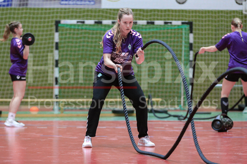 Handball, 2. Bundesliga Frauen, Training SV Werder Bremen | v.li.: Wioleta Pajak (Torhüterin, Torwart, SV Werder Bremen, 32) bei einer Übung