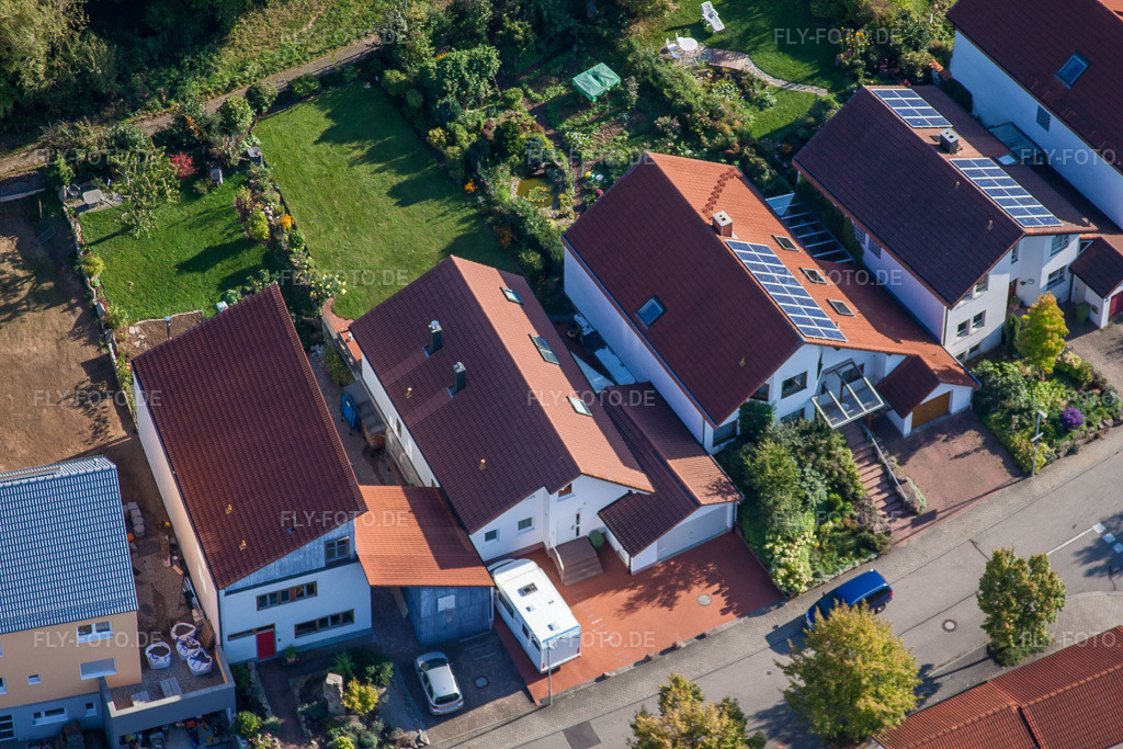 Luftbild: Mozartstr im Ortsteil Langensteinbach in Karlsbad im Bundesland Baden-Württemberg in Deutschland. Foto: IMG_45223.jpg vom 21.09.2011 durch Werner Riehm/FLY-FOTO.de