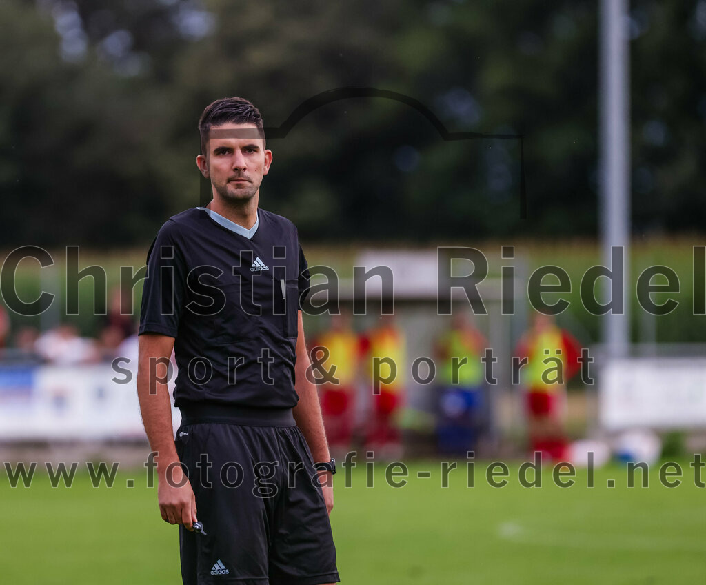 2023-08-04_020_SV_Walpertskirchen_gegen_FC_Finsing | Walpertskirchen, Deutschland, 04.08.2023:
Fußball, Kreisliga 2023 / 2024, 2. Spieltag, SV Walpertskirchen gegen FC Finsing, Endergebnis: 3:3

Schiedsrichter Muharrem Yildiz

Foto: Christian Riedel / fotografie-riedel.net