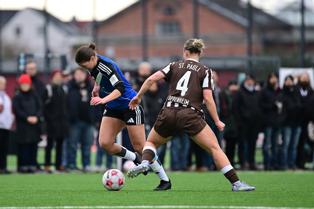 Fußball I Frauen I Saison 2025-2026 I Regionalliga Nord I 10. Spieltag I FC St. Pauli - Hamburger SV U20 I 11896 | Der Sportfotograf. - Realisiert mit Pictrs.com