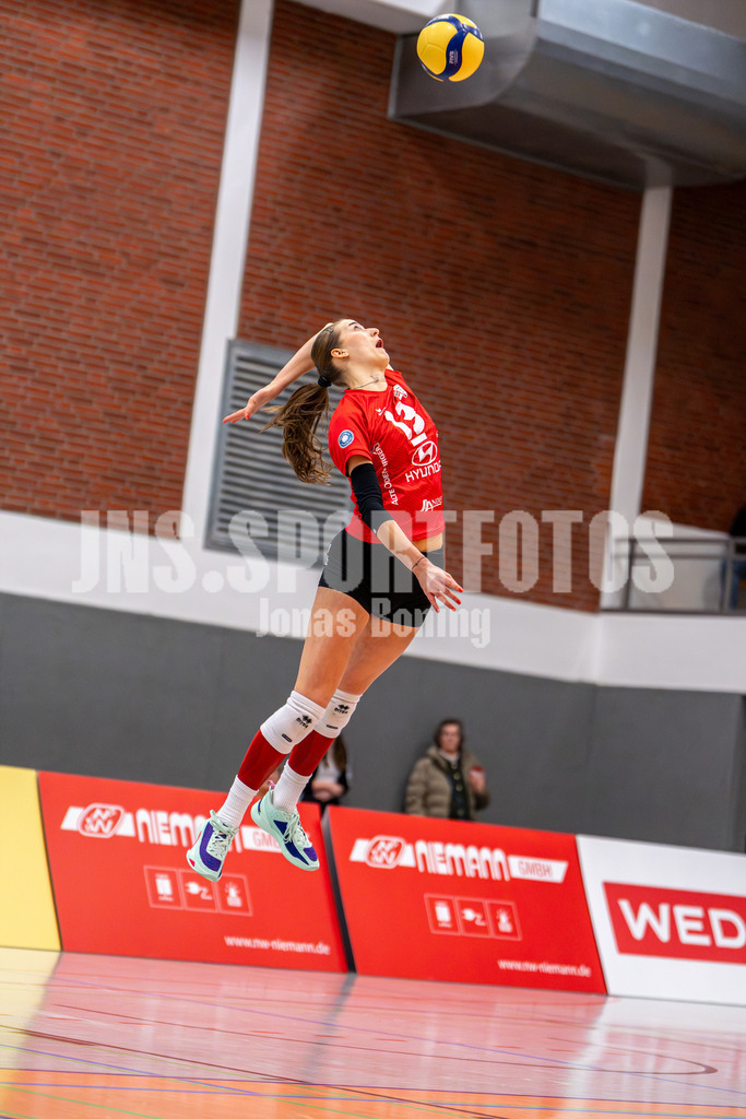 Volleyball I Frauen I Saison 2025-2026 I 2 Bundesliga Pro I 16. Spieltag VFL Oythe - TV Planegg-Krailling-42 | Annelis Lotte Tyws (13,VFL Oythe) - Realisiert mit Pictrs.com