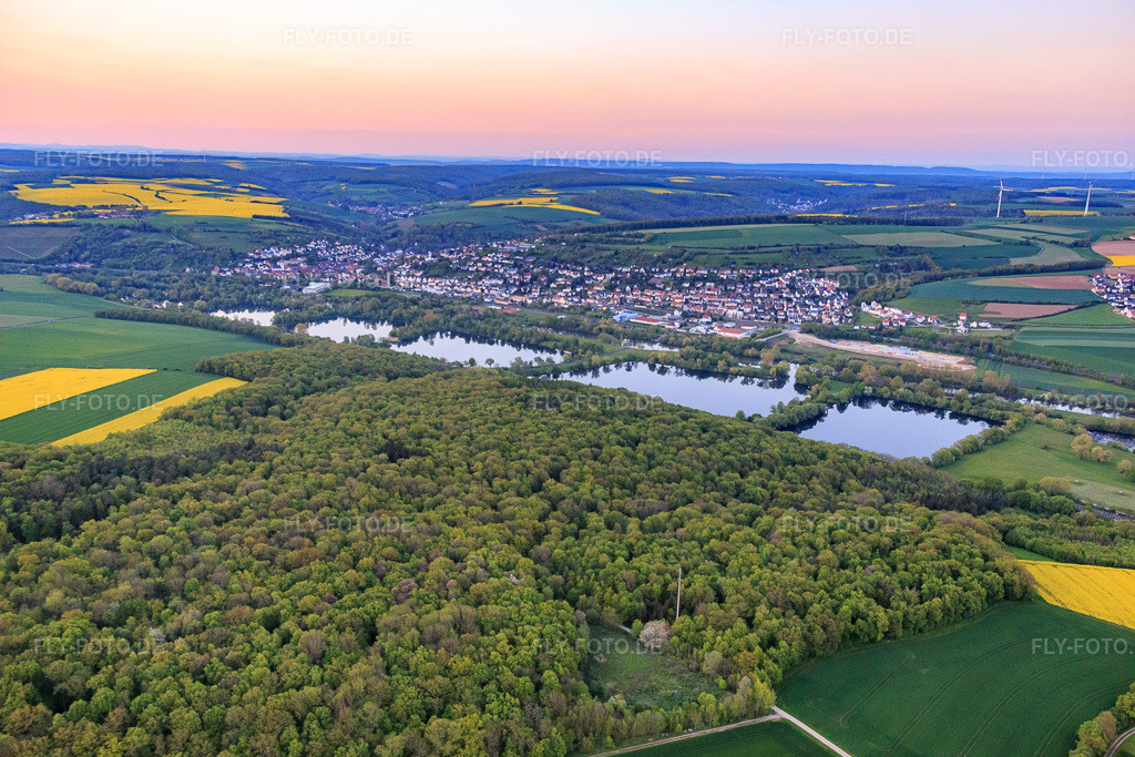 Luftbild: Vier Teiche am Mainufer in Schonungen im Bundesland Bayern in Deutschland. Foto: IMG_088159.jpg vom 06.05.2016 durch Werner Riehm/FLY-FOTO.de