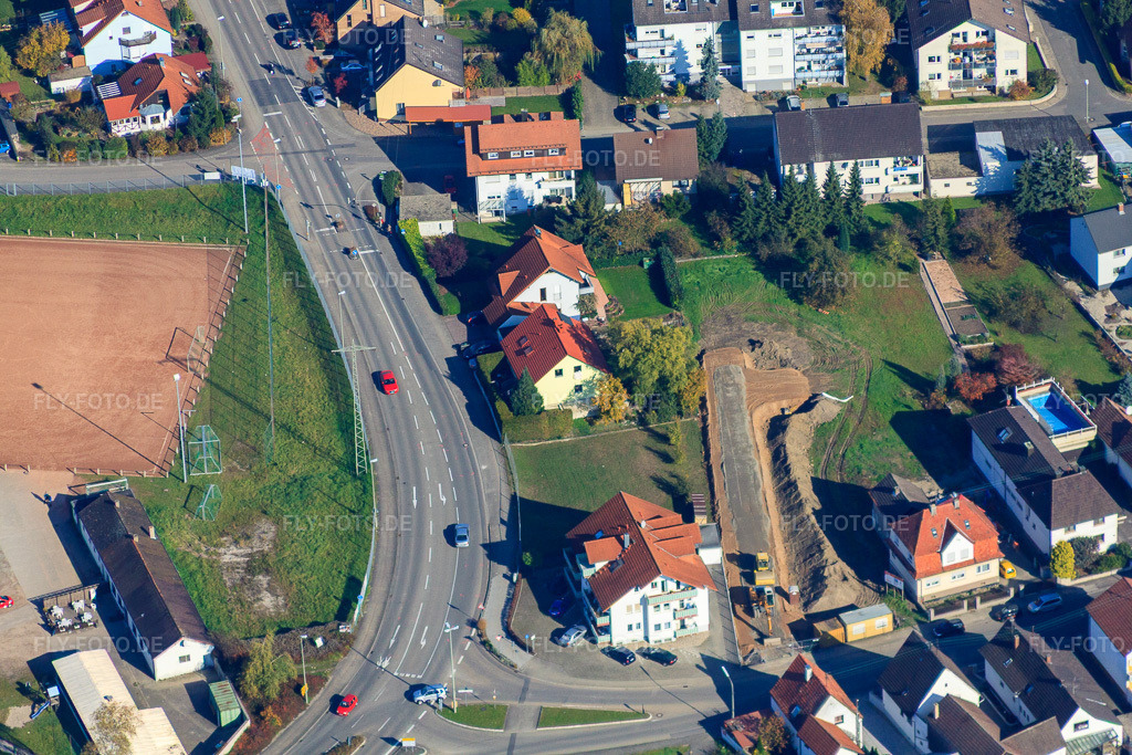 Luftbild: Habsburger Allee x Friedhofstr in Hagenbach im Bundesland Rheinland-Pfalz in Deutschland. Foto: IMG_35306.jpg vom 31.10.2010 durch Werner Riehm/FLY-FOTO.de