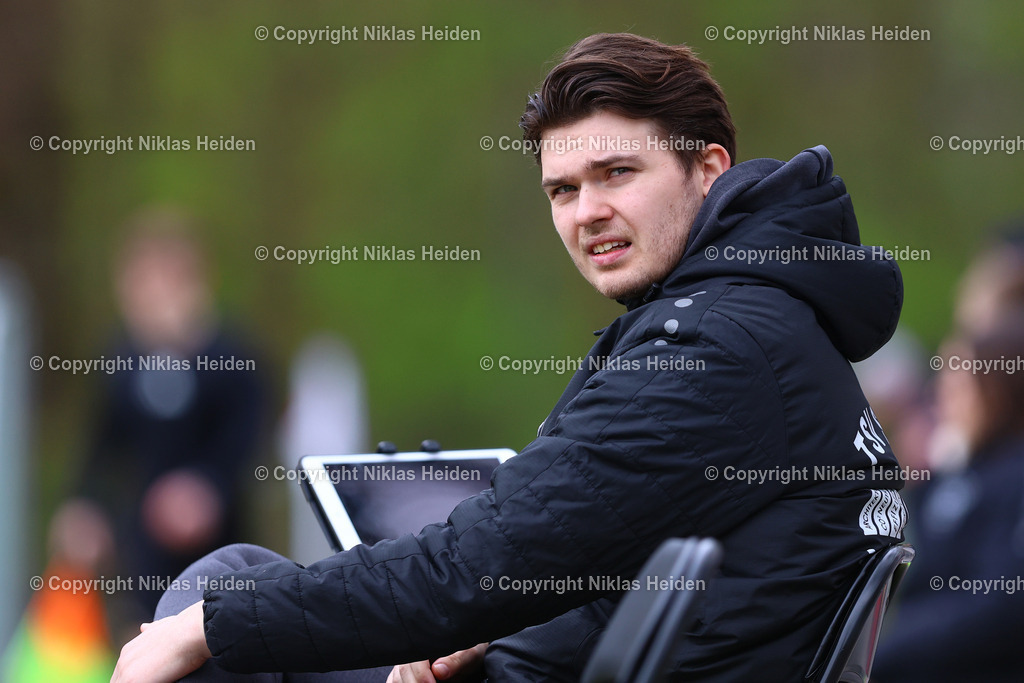 NH_TSVSasel_FCSuederelbe_OberligaHamburg_03042026 | Felix Gärtner (Co-Trainer, TSV Sasel)Fußball I Herren I Gamesright Oberliga Hamburg I Saison 2025-2026  I 18. Spieltag I TSV Sasel - FC Süderelbe I 03.04.2026 I Sportplatz Parkweg