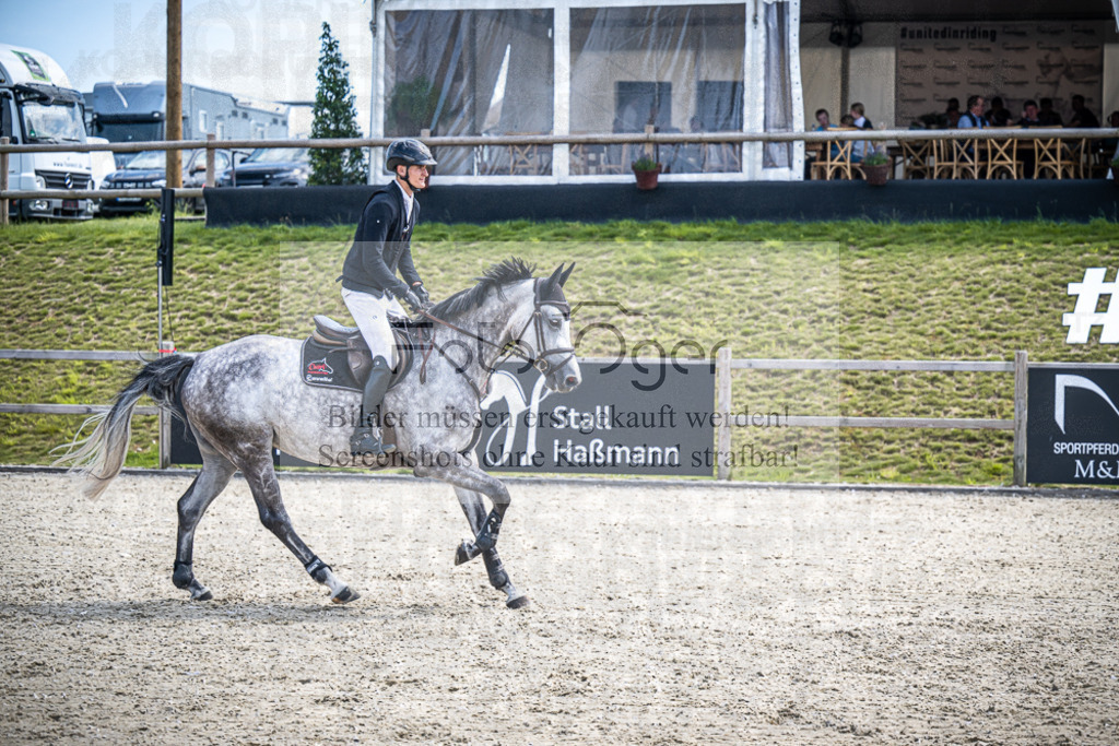 DOS_6553 | Entdecke hochwertige Reitturnierfotos von Foto Oger. Professionell, emotional und authentisch – jetzt Lieblingsmomente im Shop bestellen.Deutschlandweite Turnierfotografie. - Realisiert mit Pictrs.com