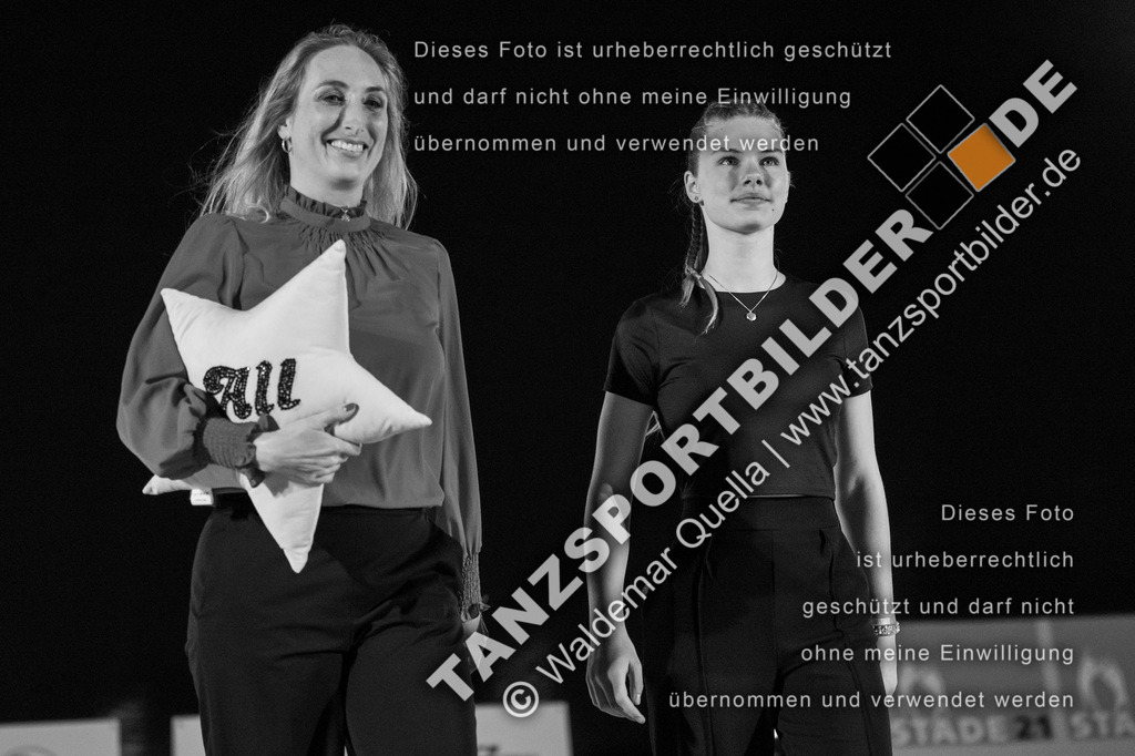 20250504-10118 | Hier finden Sie Tanz Bilder vom Latein und Standard Formationen tanzen. Sportbilder vom Tanzsport. Schöne Fotos und von Weltmeisterschaft, Europameisterschaft, Bundesliga, Regionalliga, Oberliga und Landesliga sowie von GOC Stuttgart, DanceComp, WM Bremen