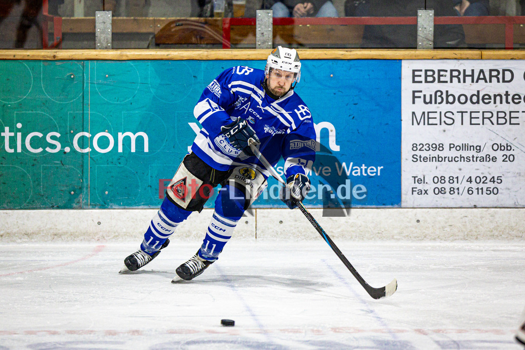 SC Forst NATURE BOYS gegen ESC Hassfurt HAWKS | Eishockey Landesliga Herren Playoffs 2024/25 - Spiel 2 von 4, SC Forst NATURE BOYS gegen ESC Hassfurt HAWKS, 20250222,Bastian GRUNDNER (Nature Boyz 11) in Aktion,2025-02-22 in Peißenberg (Eisstadion Peißenberg)Bastian GRUNDNER (Nature Boyz 11)Copyright: WolfgangxLindner foto-lindner.de