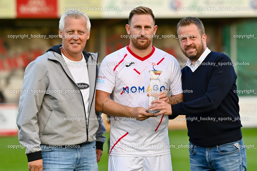 SAK Klagenfurt vs. FC Gleisdorf 09 2.9.2022 | Präsident SAK Marko Wieser, #22 Darijo Biscan, Kärntner Fussballverband Vizepräsident Thomas Jank, 