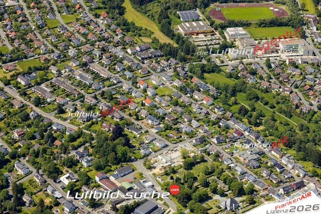 Das Luftbild zeigt : Neubaugebiet Naila - Die Luftaufnahme wurde 2024 vom UL-Flugzeug aus erstellt ( keine Drohne ) - Hochauflösende Luftaufnahme - Für grossformatige Ausdrucke geeignet. Die Geschenkidee !Mit Lizenz und Bildrechte bestellbar