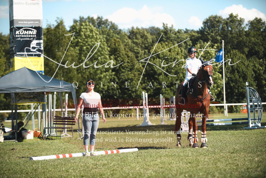 DSC_7603 | Pferde- und Turnierfotografie in Westsachsen. Pferdeportraits, Auftragszeichnungen und intuitive Kunst.