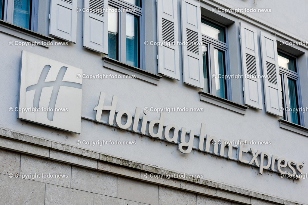 Deutschland_ Baden-Wuerttemberg_ Goeppingen_ 17.01.2025-13 | 17.01.2025, Deutschland, GER, Baden-Wuerttemberg, Goeppingen, im Bild Themenbild, Stadtansichten, Holiday Inn Express Hotel,  Zimmer, Tourismus, Gaeste, Uebernachtung, Schild, Logo, Werbung, Reklame
