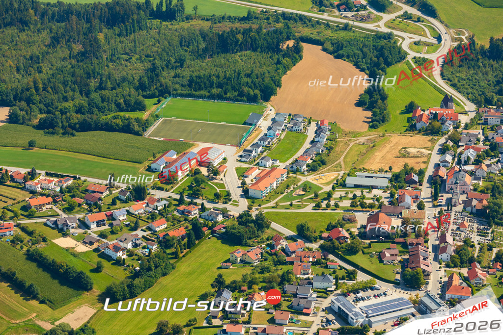 Luftaufnahme von  Thyrnau - Die Luftaufnahme wurde 2025 vom UL-Flugzeug heraus erstellt ( keine Drohne ) - Hochauflösende Luftaufnahme - für professionelle Ausdrucke geeignet. Die Geschenkidee !Mit Lizenz und Bildrechte bestellbar