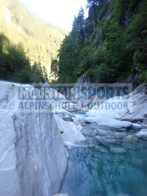 P8150077 | Bestelle die Bilder deines Berg- oder Wasser-Abenteuers mit Mountain Sports bequem von zu Hause aus direkt über unseren Online Fotoshop von pictrs.com. - Realisiert mit Pictrs.com