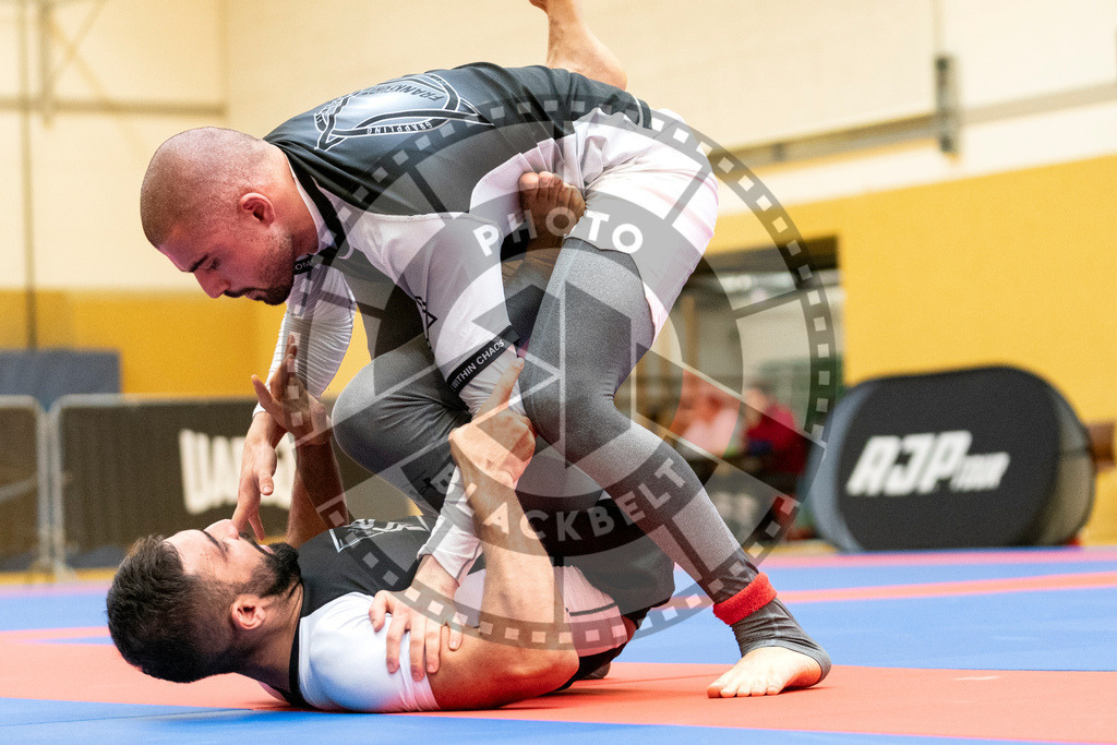 20231118PBB13355 | Fighters compete during the AJP Tour 600 Frankfurt Championship in Frankfurt/Main, Germany, on November 18, 2023.