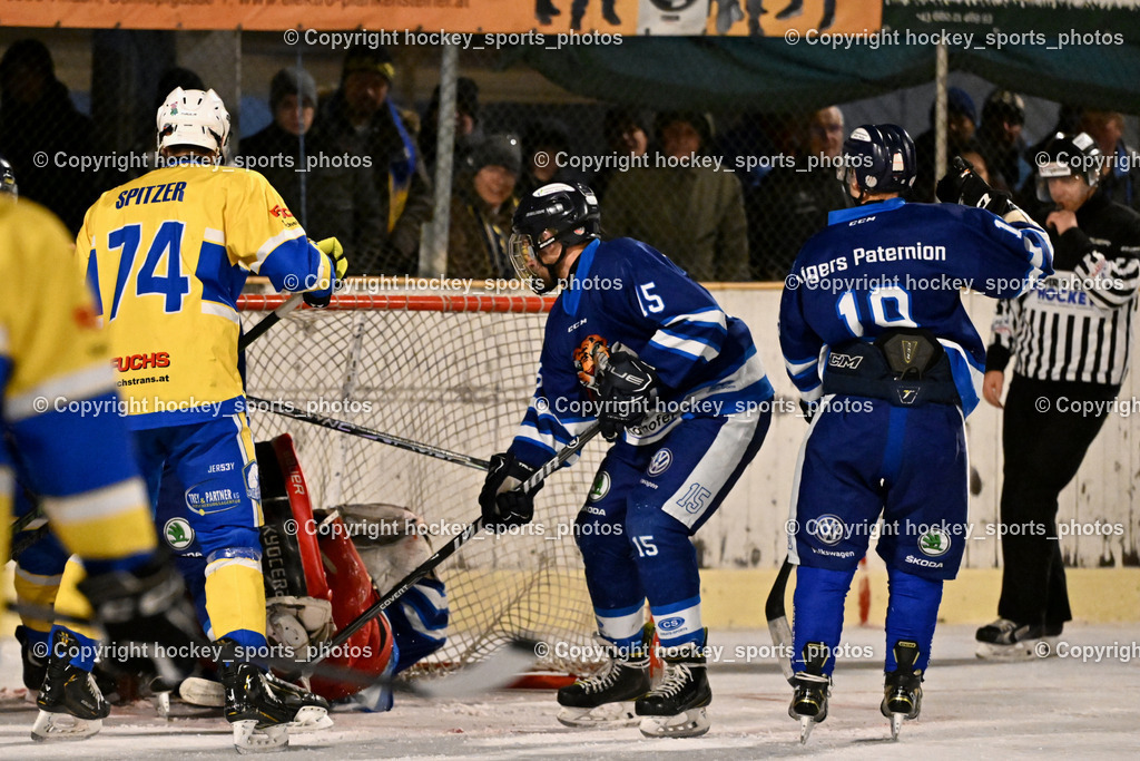 ELV Zauchen vs. EC Tigers Paternion  | #74 Spitzer Patrick ELV Zauchen, #15 Rauter Johann EC Tigers Paternion, #32 Fertani Karim ELV Zauchę, ELV Zauchen vs. EC Tigers Paternion , ELV Zauchen vs. EC Tigers Paternion  am 02.01.2025 in Eisoval Zauchen (Stadthalle Villach), Austria, (Photo by Bernd Stefan)