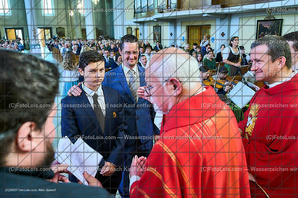 ALP2533_Pfarrfirmung Wieselburg_Sakrament der Firmung | (C)FotoLois.com, Alois Spandl, Pfarrfirmung in Wieselburg mit Firmspender Eduard Gruber (ehemaliger Generalvikar der Diözese St. Pölten), Sa 3. Juni 2023.