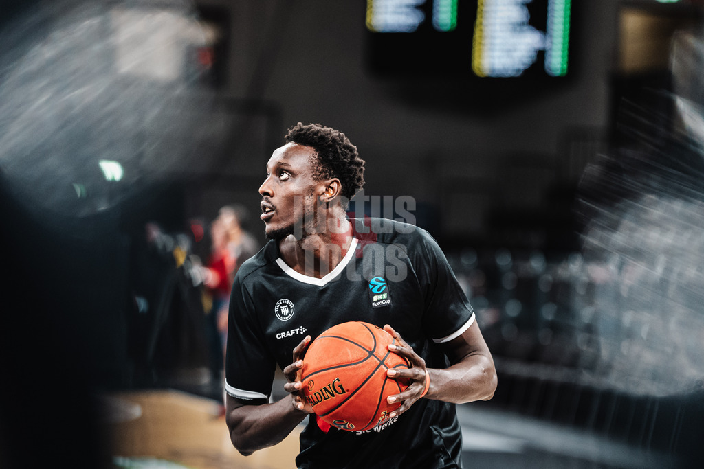 Basketball | Männer | Saison 2024/2025 | BKT EuroCup | Veolia Towers Hamburg vs. Umana Reyer Venice | 08.01.2025 | Kur Kuath (#23, Veolia Towers Hamburg) beim Warmup