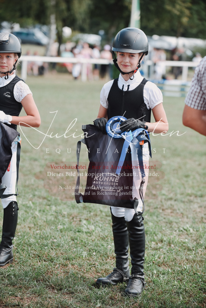DSC_5900 | Pferde- und Turnierfotografie in Westsachsen. Pferdeportraits, Auftragszeichnungen und intuitive Kunst.