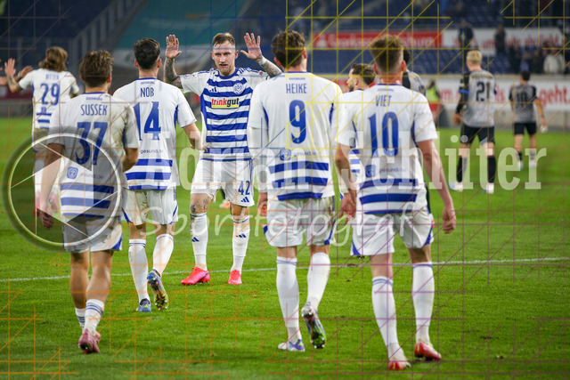 MSV Duisburg vs SV Waldhof Mannheim - 3. Liga | Duisburg, Deutschland, 07.11.25:   Alexander Hahn (MSV Duisburg) jubelt nach dem Treffer zum 2:0waehrend des Spiels der 3. Liga MSV Duisburg vs SV Waldhof Mannheim in der schauinsland-reisen-arena(Foto von Brauer-Fotoagentur / Adrian Schlueter)