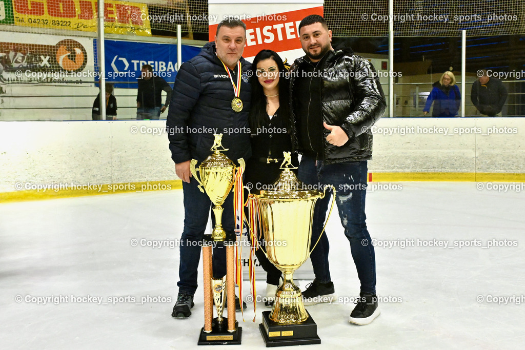 ESC Sparkasse Steindorf Meister 2025/26 | Sektionsleiter ESC Steindorf Hans Tschernutter mit Familie, ESC Sparkasse Steindorf Meister 2025/26, ESC Sparkasse Steindorf Meister 2025/26 am 08.03.2026 in Althofen (Stadthalle Althofen), Austria, (Photo by Bernd Stefan)