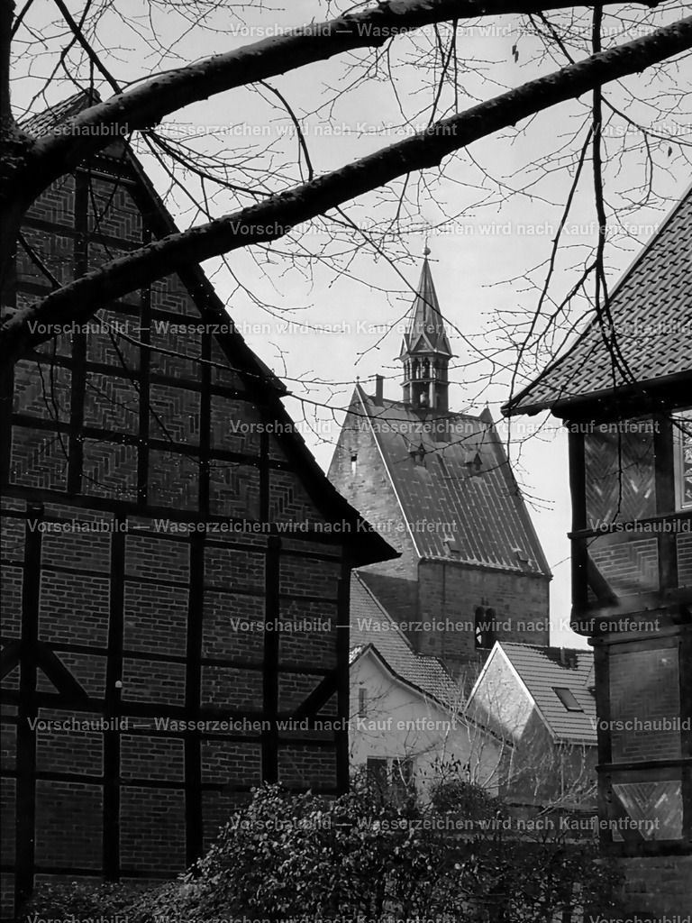 Stadthagen-Schulstrasse | St. Martini Kirche von der Schulstrasse aus gesehen - Realisiert mit Pictrs.com