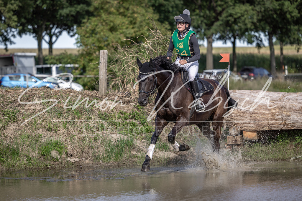 20250907-_3LI2527 | Tierfotografie Pferde, Hunde, Katzen, Haustiere.
Turnierfotografie Reitturniere, Reiten, Springreiten, Dressur in Hanau, dem Main-Kinzig-Kreis und dem Rhein-Main- Gebiet um Frankfurt