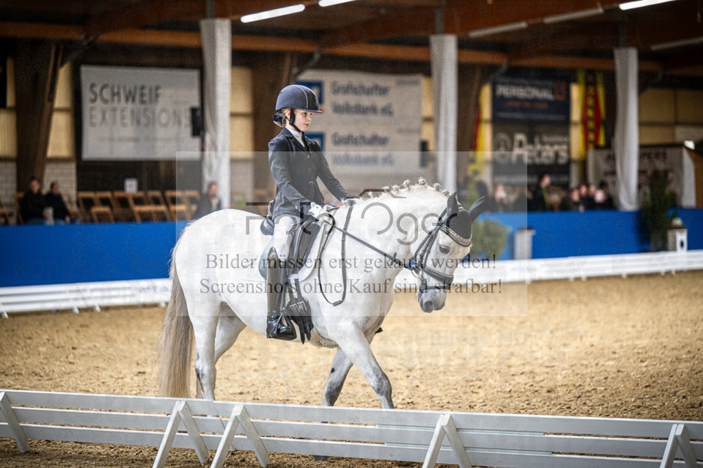 DOS_2149 | Entdecke hochwertige Reitturnierfotos von Foto Oger. Professionell, emotional und authentisch – jetzt Lieblingsmomente im Shop bestellen.Deutschlandweite Turnierfotografie. - Realisiert mit Pictrs.com