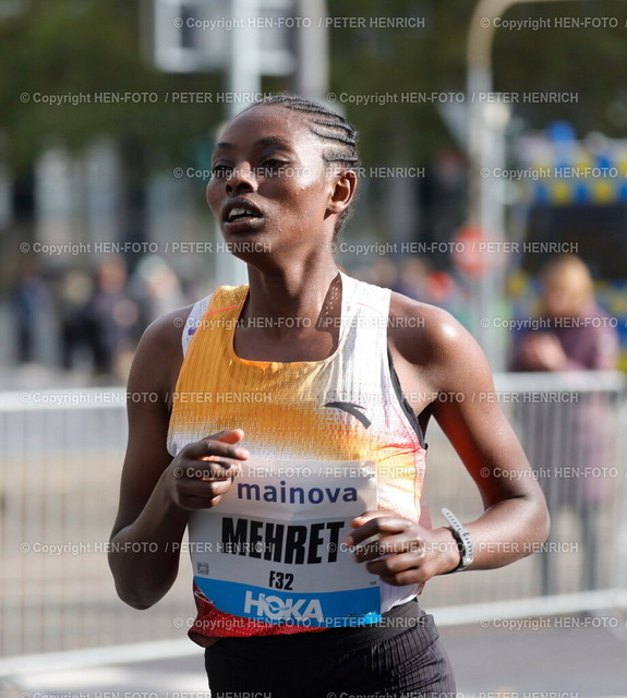 42. Mainova Frankfurt Marathon 2025 | 26.10.2025 Frankfurt Marathon bei plus 9 Grad und trockenem Wetter Mehret ROBE (F32) (Foto: Peter Henrich) - Realisiert mit Pictrs.com