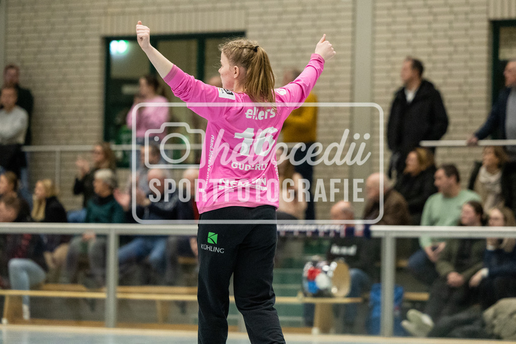 Vechta_Blomberg-31 | Madita Guderle (16, SC SFN Vechta) Jubelt nach einem Tor. - Realisiert mit Pictrs.com