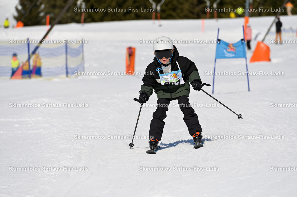 SRF_27.02.2026_468 | Skirennfotos,Serfaus,Fiss,Ladis,Kinderskirennen,Winter,Tirol,Oberland,skirace,SFL,feelfree,weil wir's genießen,ski,Ski,skifahren,Sonnenplateau, - Realisiert mit Pictrs.com