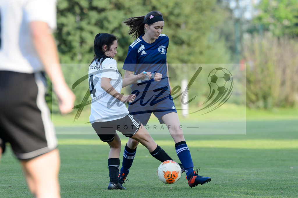 GREBES20210719_008 | Fussball, Frauen:   beim Spiel der 1. Kreisklasse zwischen TSG 07 Burg Gretesch IV und TuS Bad Essen im TSG-Sportpark am 19.07.2021 in Osnabrueck, Deutschland. - Realisiert mit Pictrs.com