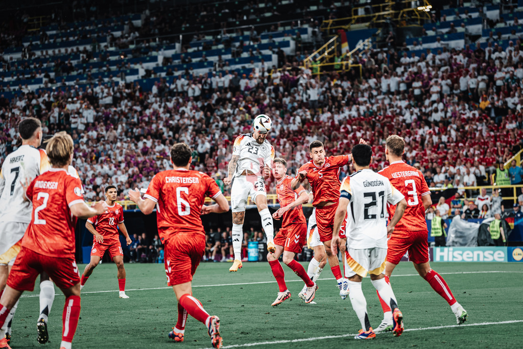 Fußball | Herren | UEFA-Fußball-Europameisterschaft 2024 | Achtelfinale | Deutschland vs. Dänemark | 29.06.2024 | Robert Andrich (#23, Deutschland) beim Kopfball