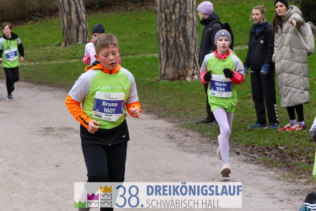 1700m Stadtwerke Jugendlauf | 3 Koenigslauf 2024 1700m Stadtwerke Jugendlauf - Realisiert mit Pictrs.com