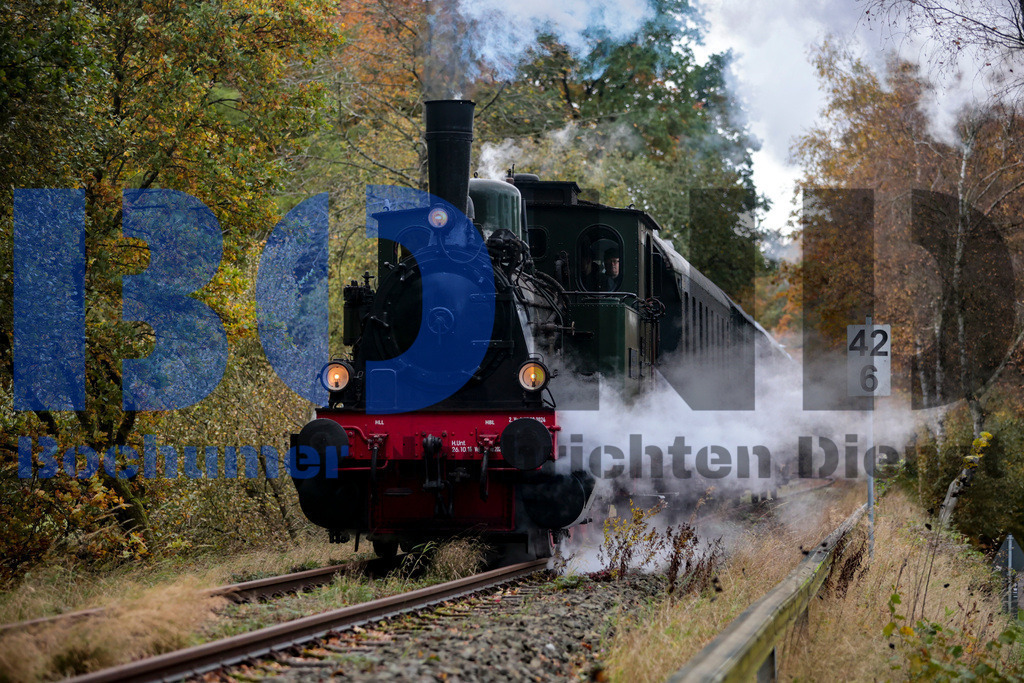  04.11.2023 - 
 | Sebastian Sendlak / Bochumer Nachrichtendienst (BOND) - Dampflok Waldbroel auf der Volmetalbahn - Realisiert mit Pictrs.com