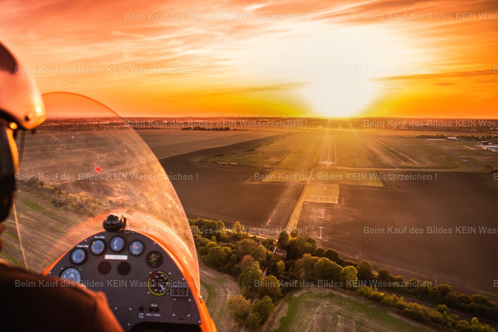 Magdeburg Sonnenuntergang Gyrokopterlandung-1568 | Anflug auf den Flugplatz  mit dem Gyrokopter im Sonnenuntergang - Realisiert mit Pictrs.com