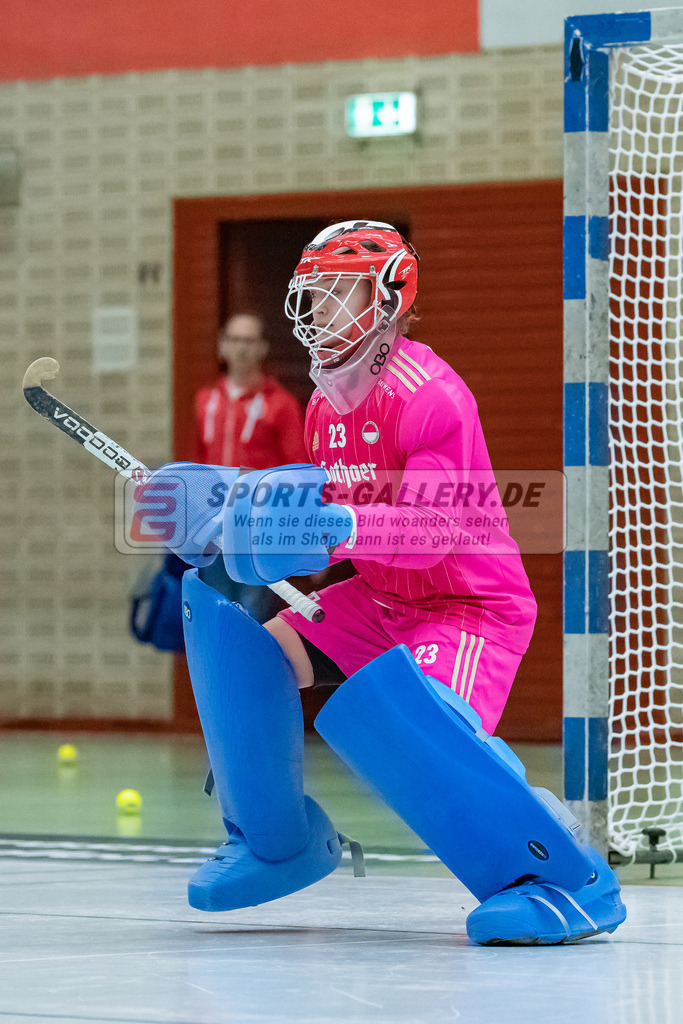 HK_20230122_103009 | 1. Bundesliga ( Halle ) Damen Crefelder HTC - Rot-Weiss Köln am 22.1.2023 Crefelder HTC  ( CHTC ) Halle Glockenspitz , Krefeld , Lisa Höllriegl ( Torfrau Rot-Weiss Köln #23 )