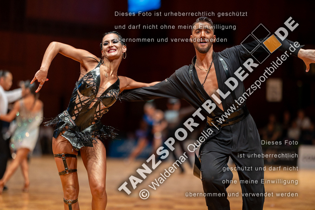 20230812-13851 | Hier finden Sie Tanz Bilder vom Latein und Standard Formationen tanzen. Sportbilder vom Tanzsport. Schöne Fotos und von Weltmeisterschaft, Europameisterschaft, Bundesliga, Regionalliga, Oberliga und Landesliga sowie von GOC Stuttgart, DanceComp, WM Bremen