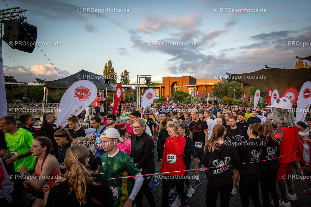 22. ASV Nachtlauf; Koeln, 28.05.25 | Impressionen vom 22. ASV Nachtlauf am 28.05.25 am Tanzbrunnen in Koeln. Foto: BEAUTIFUL SPORTS/Axel Kohring