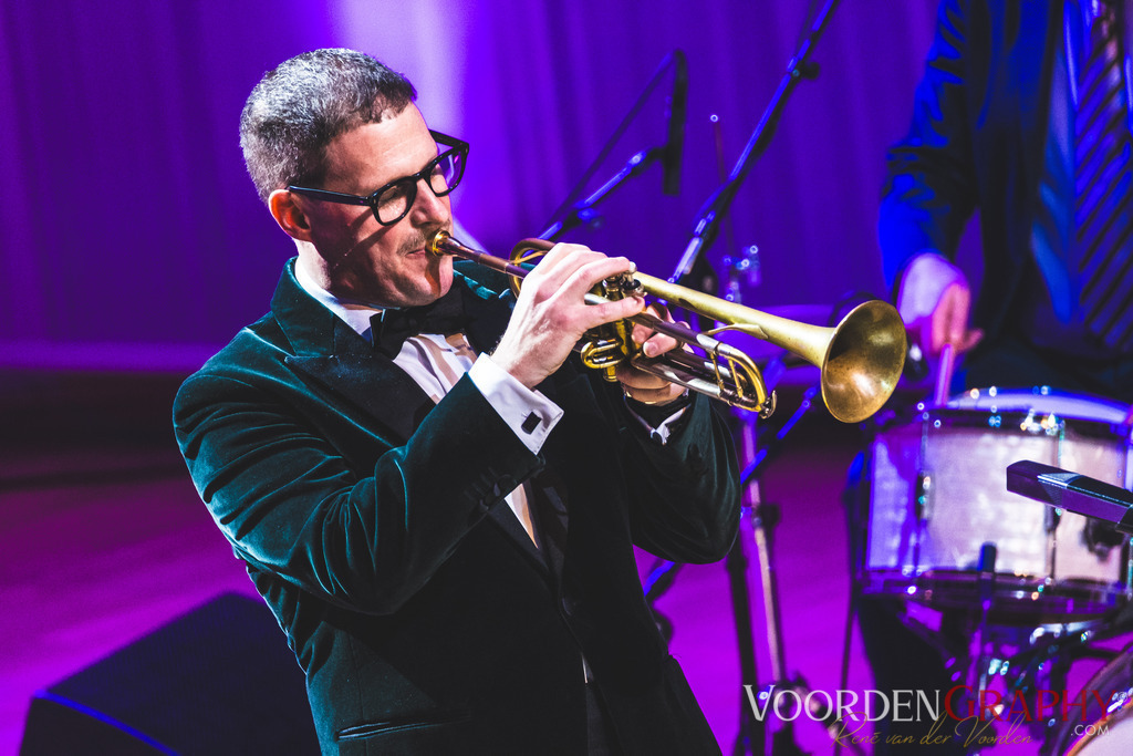 2024 Thomas Siffling´s Christmas Gala | Sharing this post is free, but must be credited to René van der Voorden // www.voordengraphy.com.PLEASE NOTE - Do not download, use, crop, filter or edit any photo. For licence payment contact rene@van-der-voorden.com - Realisiert mit Pictrs.com