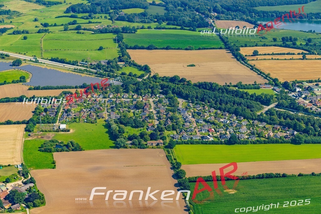 Luftbild Stolpe - Die Luftaufnahme wurde 2025 vom UL-Flugzeug heraus erstellt ( keine Drohne ) - Hochauflösende Luftaufnahme - für professionelle Ausdrucke geeignet. Die Geschenkidee !Hier alle&nbsp;Infos zur Lizenzierung der LuftaufnahmeWir fliegen auch dieses Jahr wieder in Ihre Region um Luftbilder zu erstellen.- Luftbild anfragen