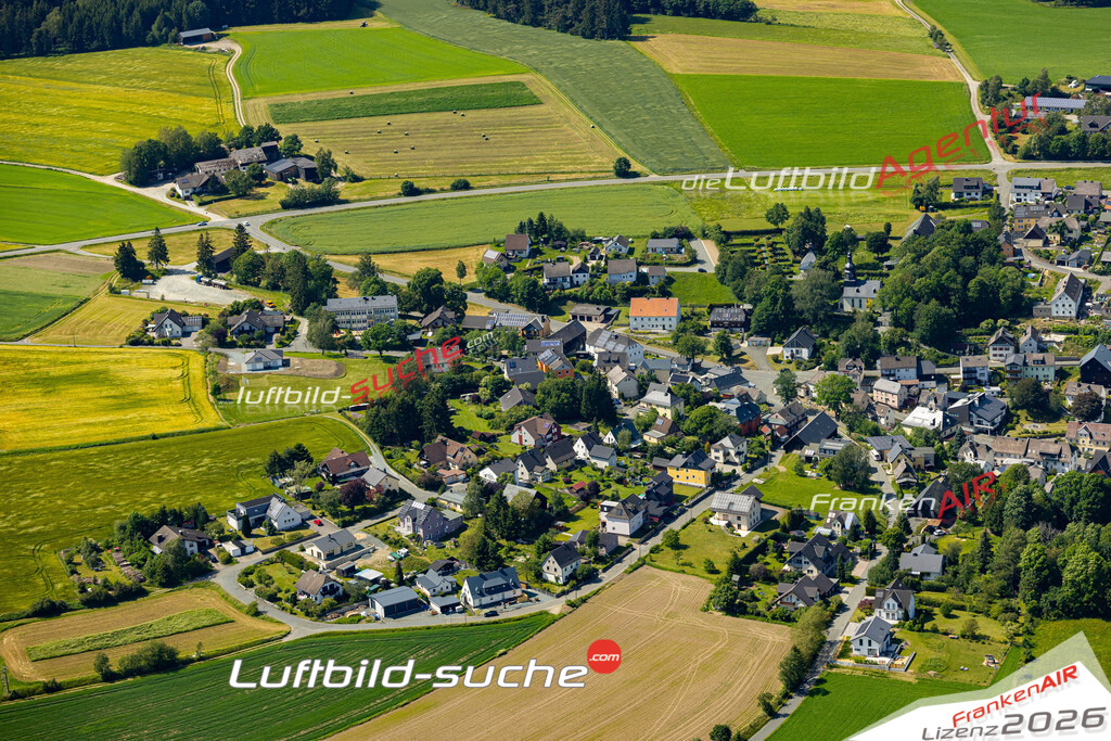 Das Luftbild zeigt : Marlesreuth Naila - Die Luftaufnahme wurde 2024 vom UL-Flugzeug aus erstellt ( keine Drohne ) - Hochauflösende Luftaufnahme - Für grossformatige Ausdrucke geeignet. Die Geschenkidee !Mit Lizenz und Bildrechte bestellbar