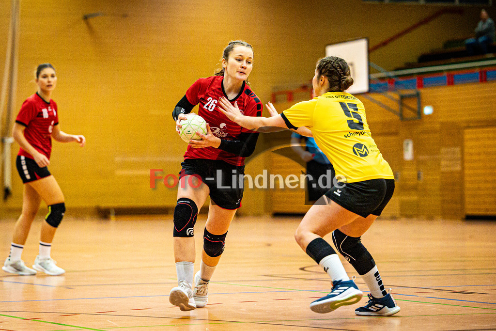 TSV Weiheim gegen TSV Ottobeuren | Bezirksoberliga Handball Frauen 2024/25, TSV Weiheim gegen TSV Ottobeuren, 20250118,Chiara PADBERG (TSV Weilheim 26) in Aktion,2025-01-18 in Weilheim (Jahnhalle)Chiara PADBERG (TSV Weilheim 26)Copyright: WolfgangxLindner foto-lindner.de