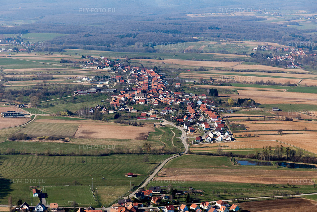 Vue aérienne: Vue de la ville à Eschbach dans le département Bas Rhin, France. Photo: IMG_097471.jpg prise le 16/03/2017 par Werner Riehm/FLY-FOTO.eu – Résolution de l'original: 5472 x 3648 px