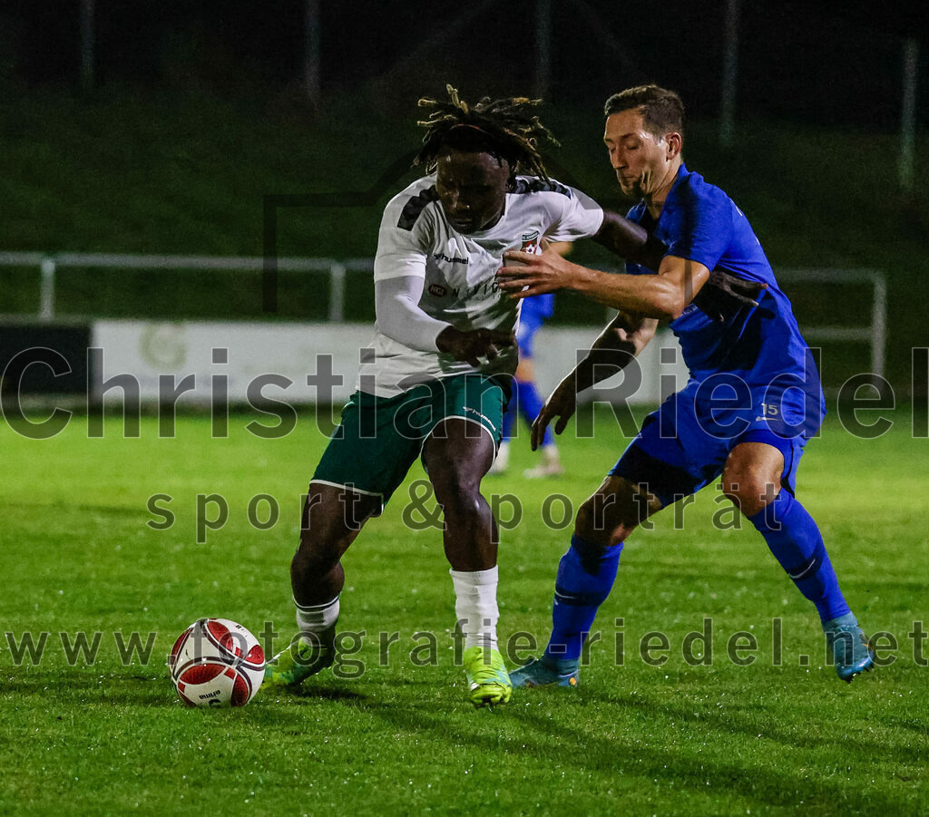 2023-10-13_068_FC_Schwaig_gegen_TSV_Ampfing | Oberding, Deutschland, 13.10.2023:
Fußball, Landesliga Südost 2023 / 2024, 16. Spieltag, FC Schwaig gegen TSV Ampfing, Endergebnis: 3:2

Bilal Ibrahim (FC Schwaig, #6), Michael Steppan (TSV Ampfing, #15)

Foto: Christian Riedel / fotografie-riedel.net